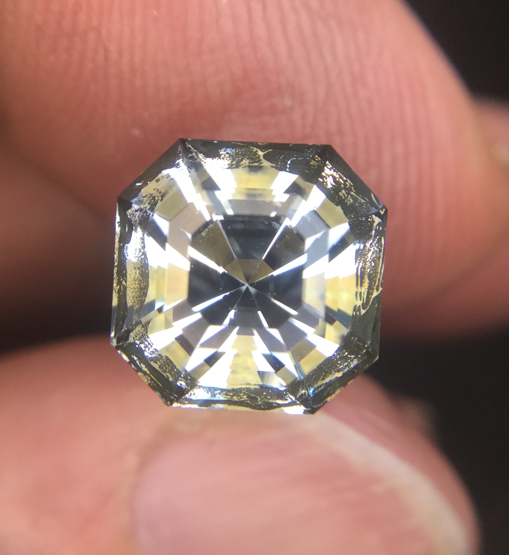 Asscher on dop with crown