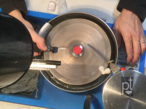 Facette faceting machine from above